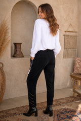 Noir Luxe – Hose aus handgefertigtem Ziegenveloursleder