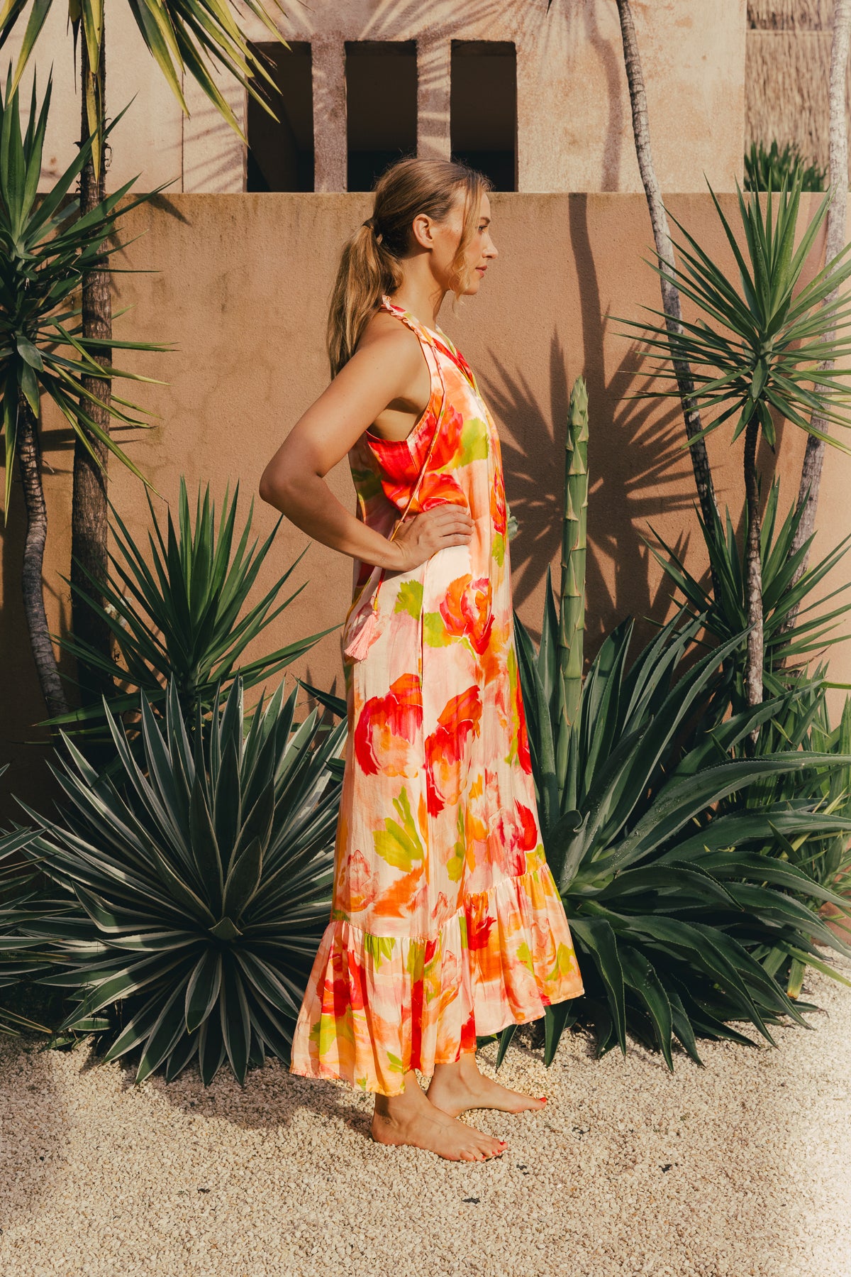 RHODOS DRESS NECKHOLDER