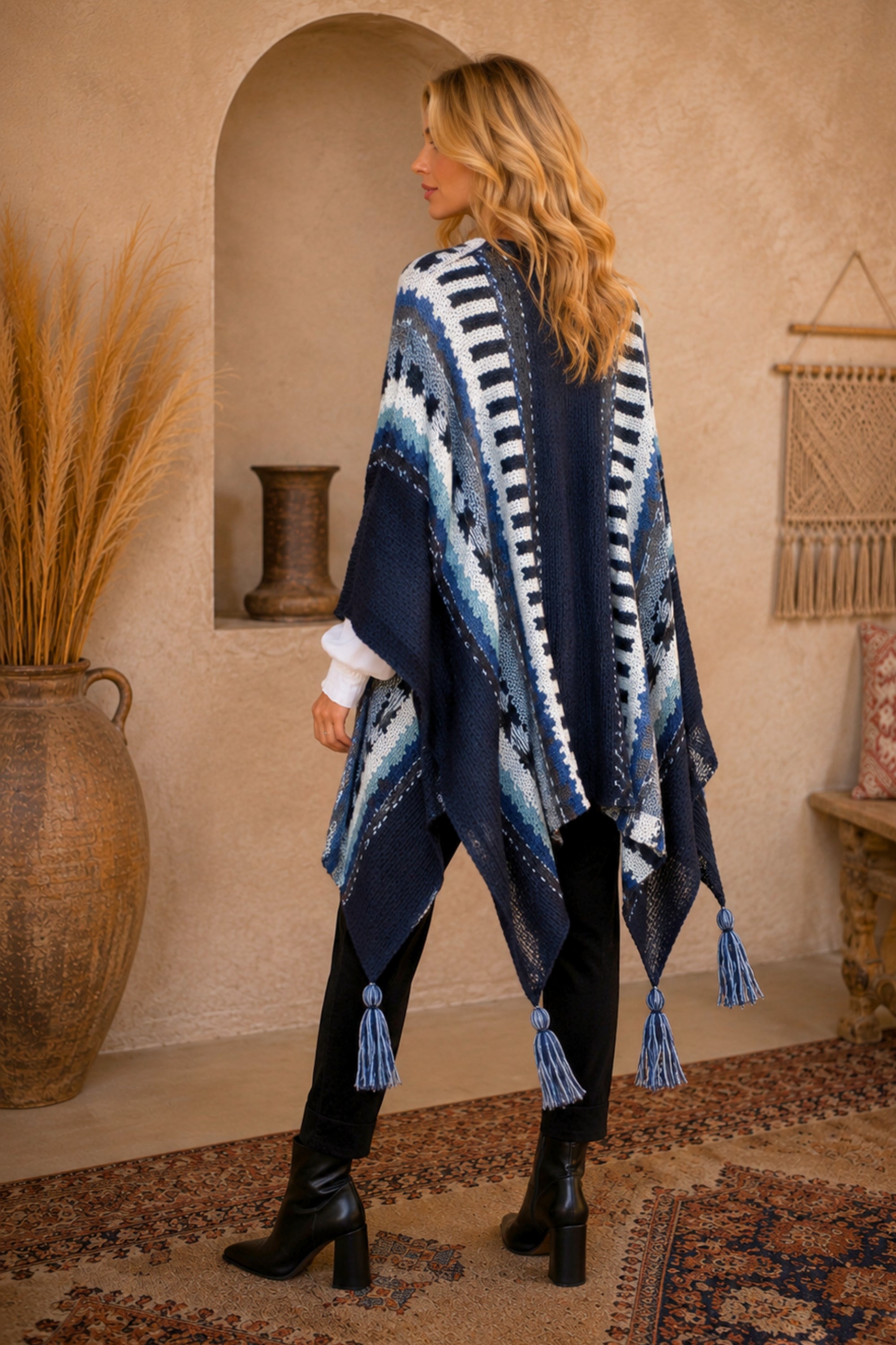 Nordic Wool Poncho Black