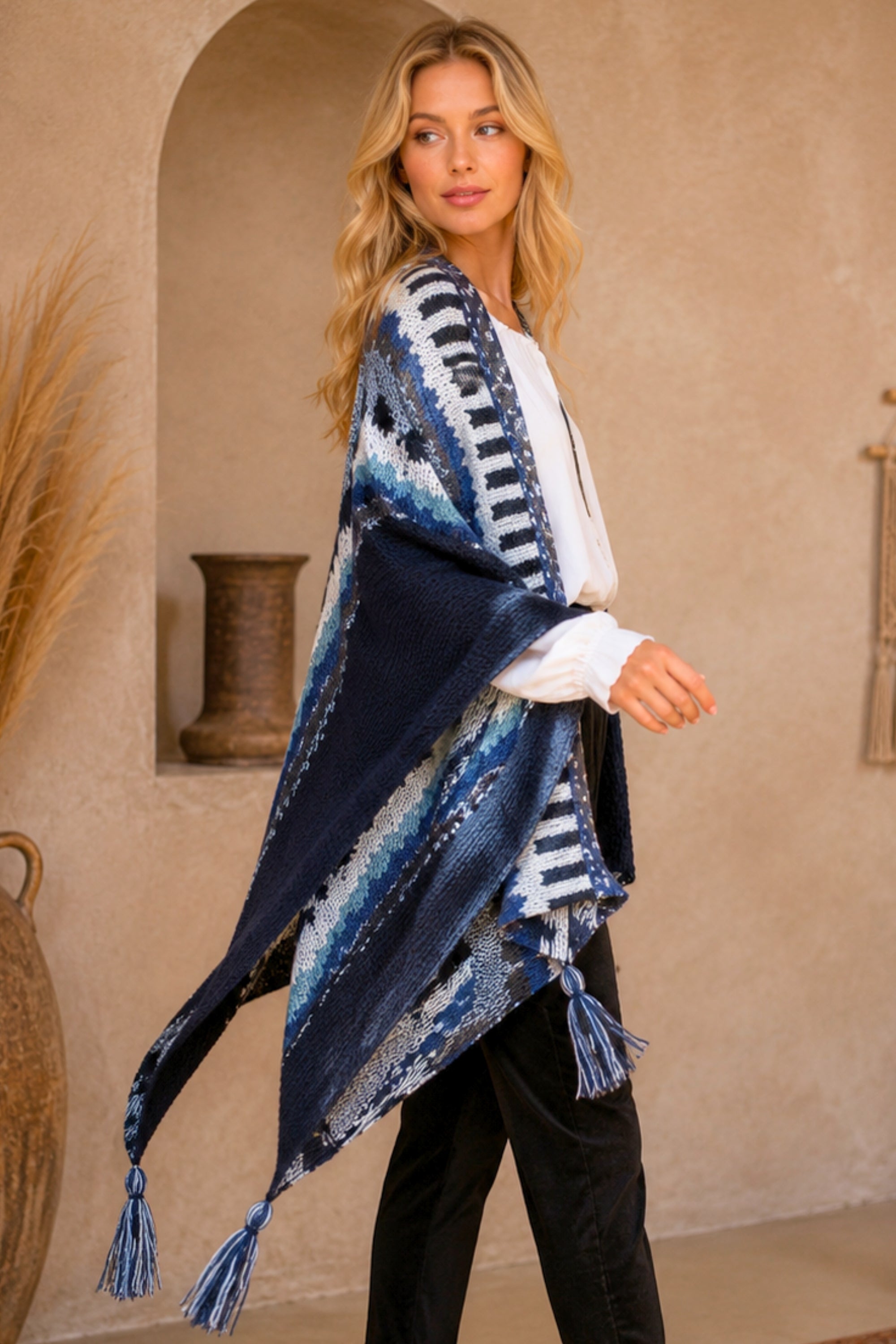 Nordic Wool Poncho Black